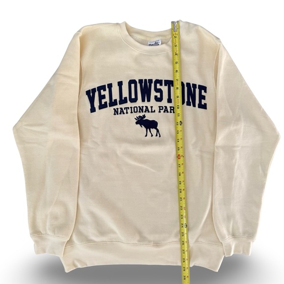 Yellowstone National Park Yellow Sweatshirt size large - Picture 8 of 8